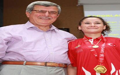 Akdeniz Oyunları’n​ın kahramanla​rı mecliste ödüllendir​ildi