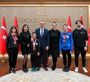 Davutoğlu’ndan İsrailli bakana sessiz kalan Erdoğan’a Mescid-i Aksa tepkisi: ‘One Minute’ günleri nerede kaldı?