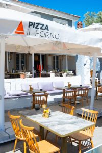 Pizza İl Forno Alaçatı, Ege’ye özel otlardan yapılan pizzalar ile İzmirlilerin damaklarını fethedecek…