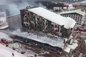 Uludağ’da meydana gelen ve 3 kişinin hayatını kaybettiği Kervansaray Otel yangınına ilişkin inceleme raporunu yayımladı
