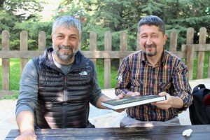 Cemal Gülas, Rıdvan Şükür’e Kitabını imzaladı