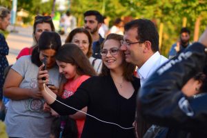 15 yaşındaki Muhammet:  Senin hakkını yediler Ekrem Abi! İmamoğlu: Yedirtmeyiz. Yine güzel olacak!