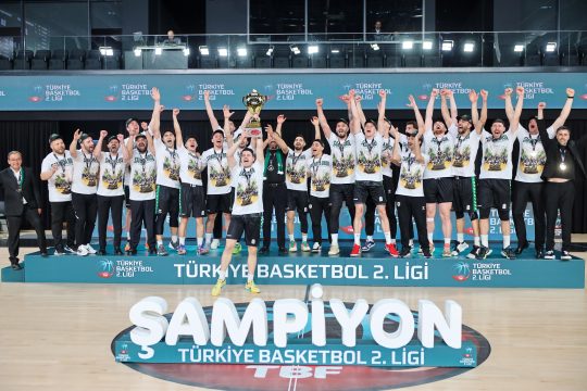 Play-Off Finalini İstanbul’da kazandılar 88-85: Şampiyon Büyükşehir Basketbol!